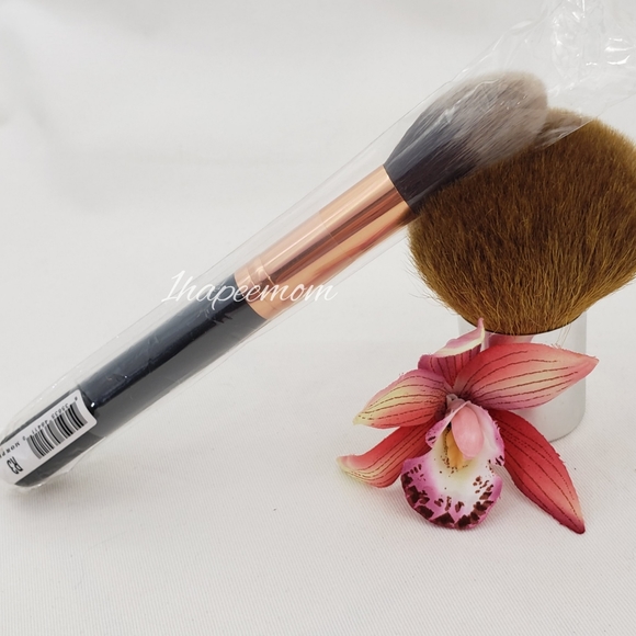 Morphe R3 Precision Pointed Contour Brush - Picture 4 of 8